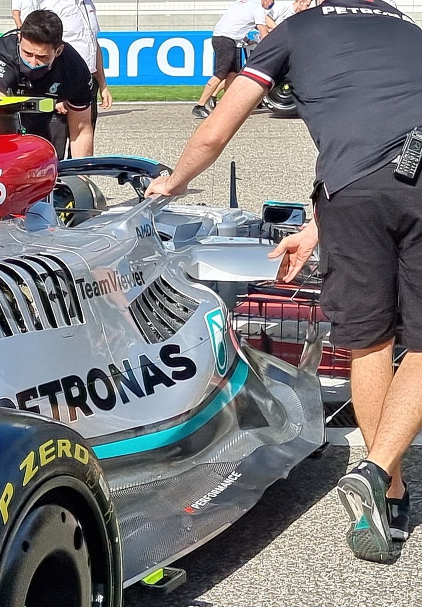 Los no pontones de Mercedes . Queee???

The no sidepods of Mercedes . Whaaat?????
#f12022