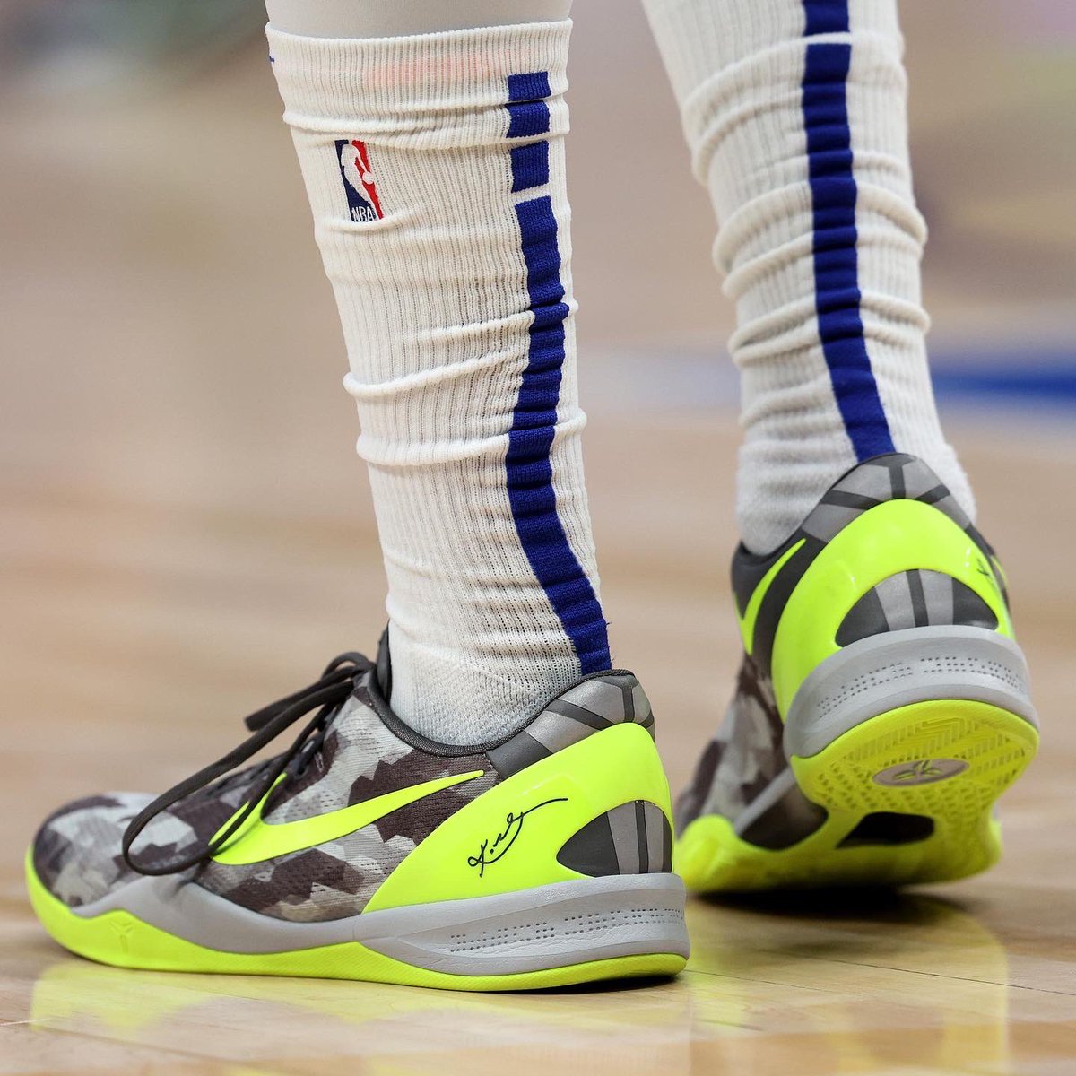 🏀 #NBAKicks 👟 on X: Julius Randle broke out the Nike Kobe 8 VOLT in  Dallas! #NBAKicks  / X