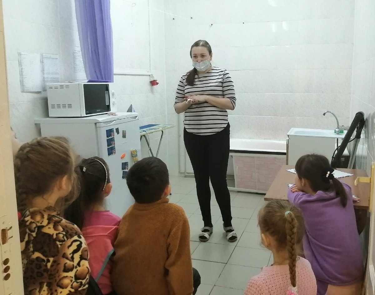 srcnes's tweet image. #mspno В рамках реализации цикла занятий «Шаг в жизнь», воспитатель отделения социальной реабилитации несовершеннолетних Мохнина Т. А. провела групповое  занятие на тему: «Уборка в комнате».