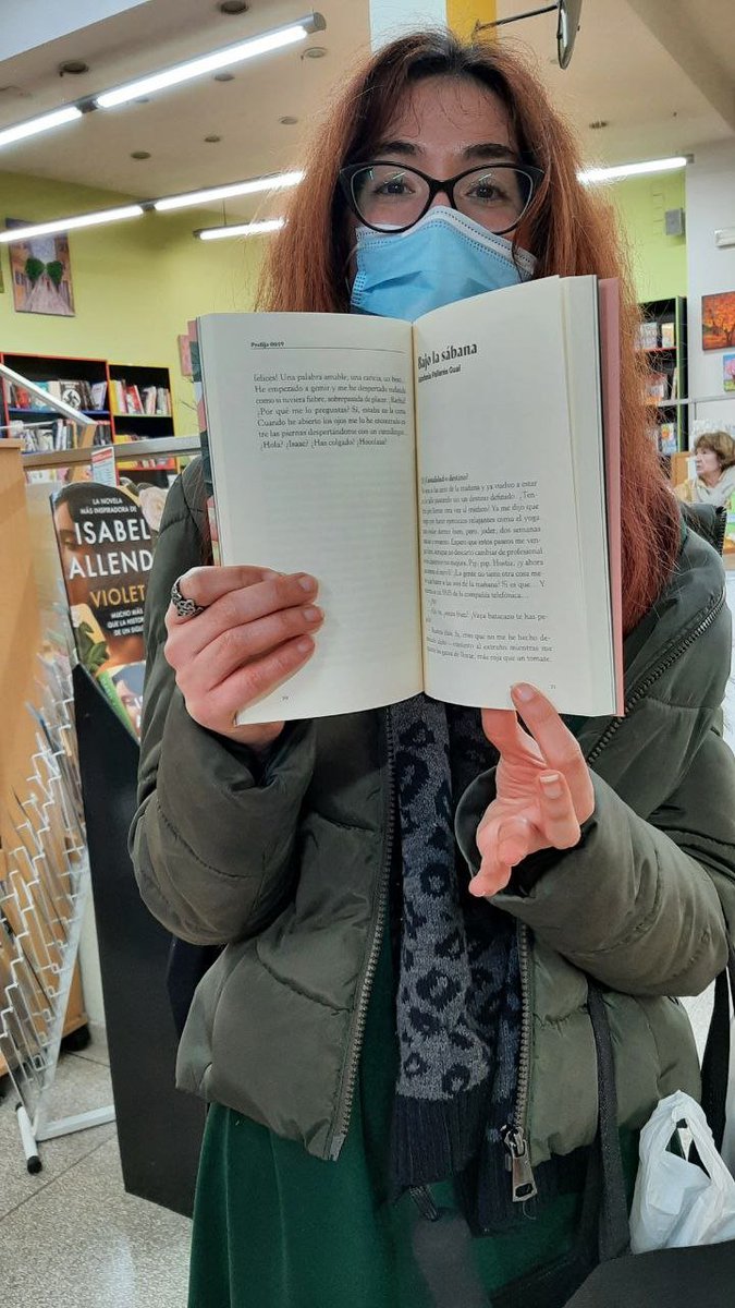 AzaleaTinta's tweet photo. Bon dia floretes 🌺

Ahir vaig anar a fer una volta per unes llibreries de Castelló i en l'aparador de Babel tenen la joia del Fora de norma a 🥰💜

Veure el teu nom en una antologia és ben plaent! https://t.co/gHmkObf9a9