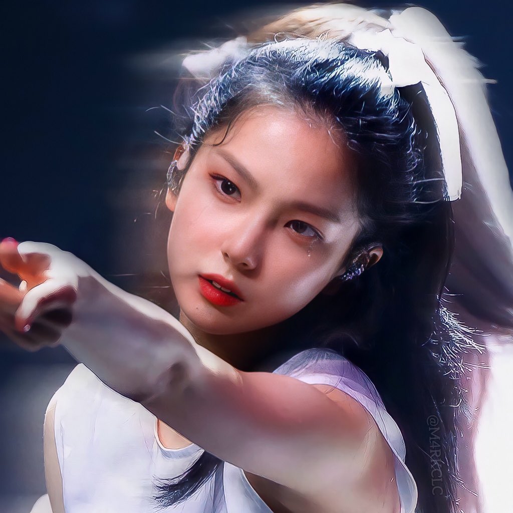 xiaojinult's tweet photo. the way we didnt know that she teared up during fate because of shitty quality😭 https://t.co/T048zoDGJK