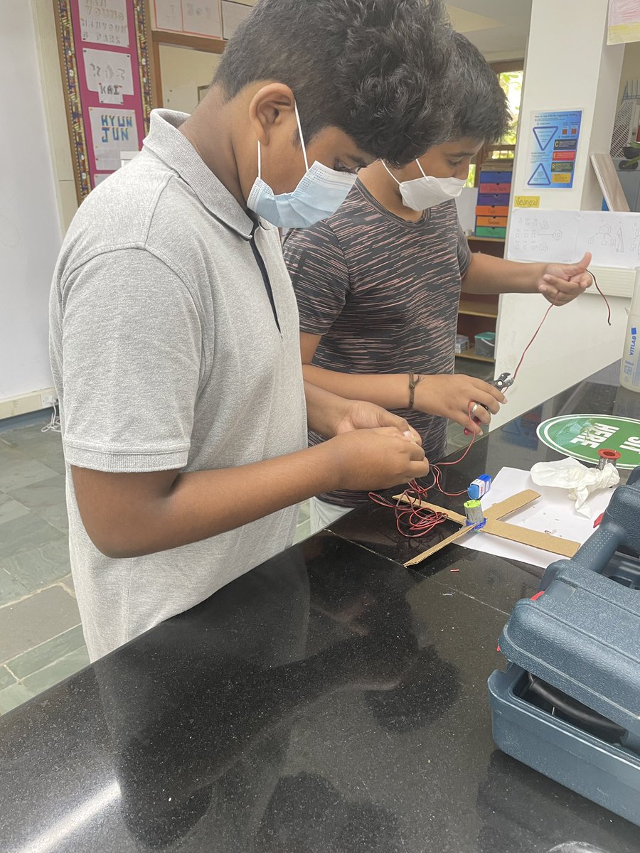 AISCMiddle's tweet photo. Eighth grade students sharing solutions for problems like hunger and clean energy. #AISCGrade8 #AISCGrowth #AISCExcellence #AISCIntegrity https://t.co/zUIcj4Avr9