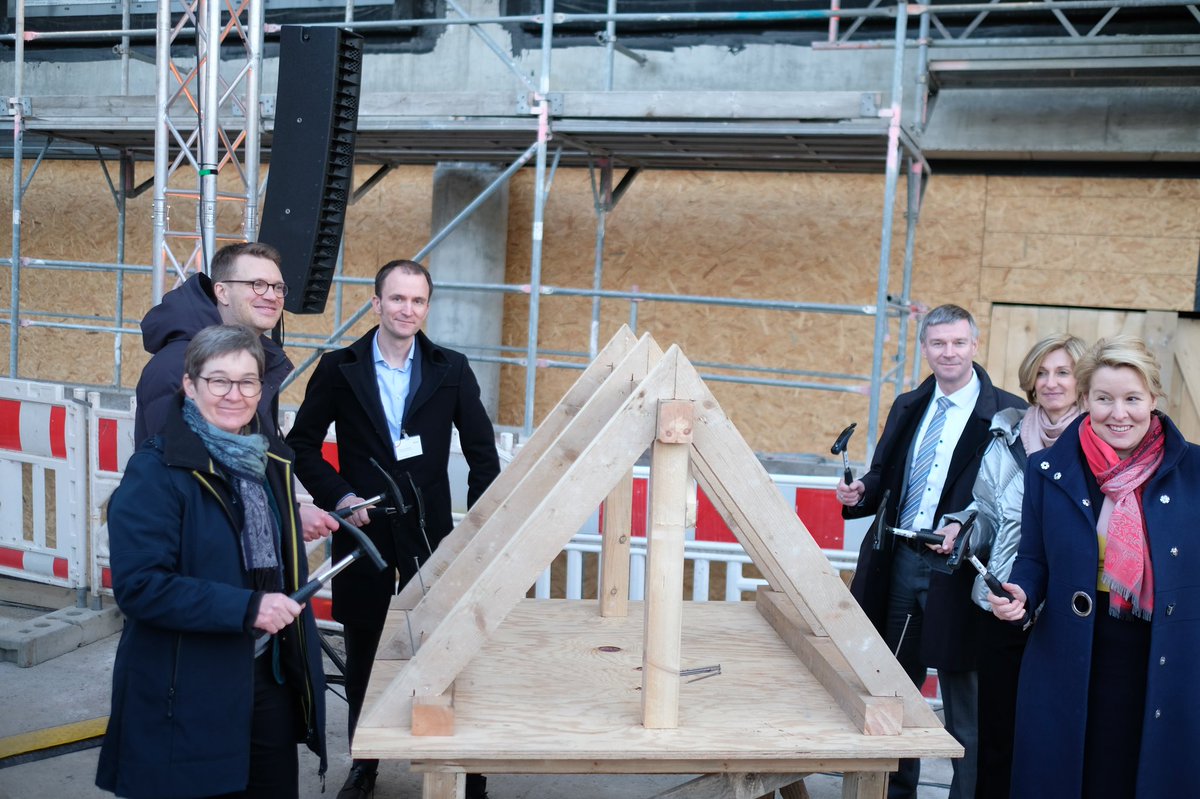 ThomasWustner's tweet photo. #Drüberhinaus 
Ein neues Krankenhaus-ein Erweiterungsbau–ein Ersatzneubau-
für uns in #NEUKÖLLN ist es mehr. Wir sehen im Neuem den Anstoß sich persönlich und in den Strukturen zu erneuern – wir bleiben dabei #Spitzenmedizin und Exzellenz in der Pflege für B und BRB. 
#vivantes https://t.co/deWdYjnSKb