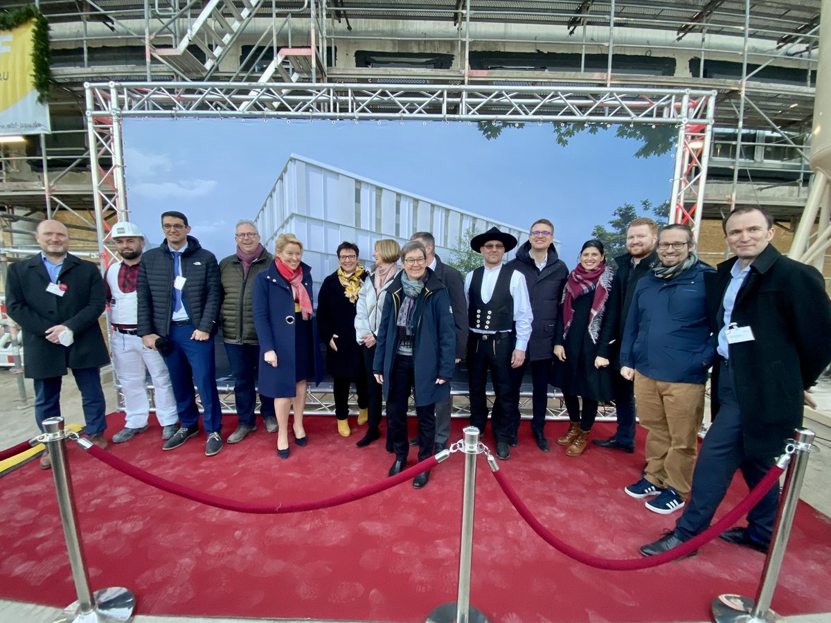 ThomasWustner's tweet photo. #Drüberhinaus 
Ein neues Krankenhaus-ein Erweiterungsbau–ein Ersatzneubau-
für uns in #NEUKÖLLN ist es mehr. Wir sehen im Neuem den Anstoß sich persönlich und in den Strukturen zu erneuern – wir bleiben dabei #Spitzenmedizin und Exzellenz in der Pflege für B und BRB. 
#vivantes https://t.co/deWdYjnSKb