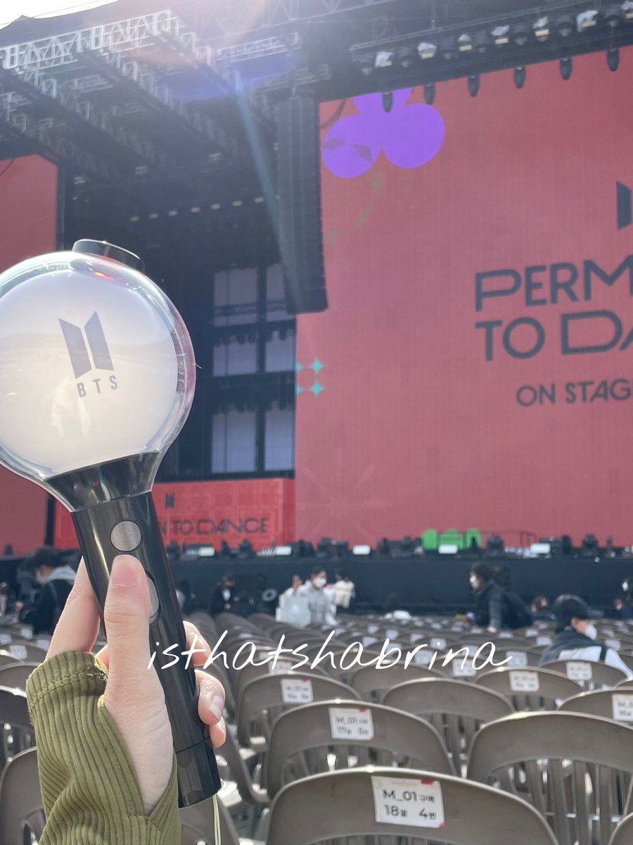 isthatshabrina's tweet photo. IM IN FOR SOUNDCHECK😭😭😭 @BTS_twt https://t.co/uBTGCpURak