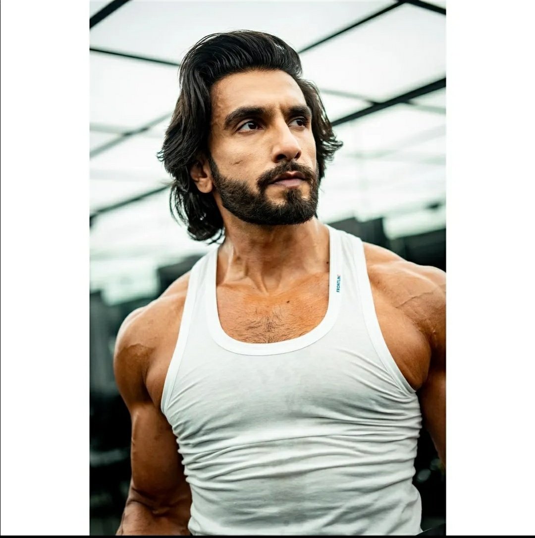TeamTFW's tweet photo. Just look at the power in his eyes! 👀🙌 @RanveerOfficial 🤍
Isn't he looking all built up in his latest pictures! 💪💯
#RanveerSingh #builded #bollywoodstars #gymmotivation #bodybuilding #gym #NBA2K22 #FitnessGoals #musclepup #thefansworld #TFW #tfwupdate https://t.co/cLdjjhPFbp
