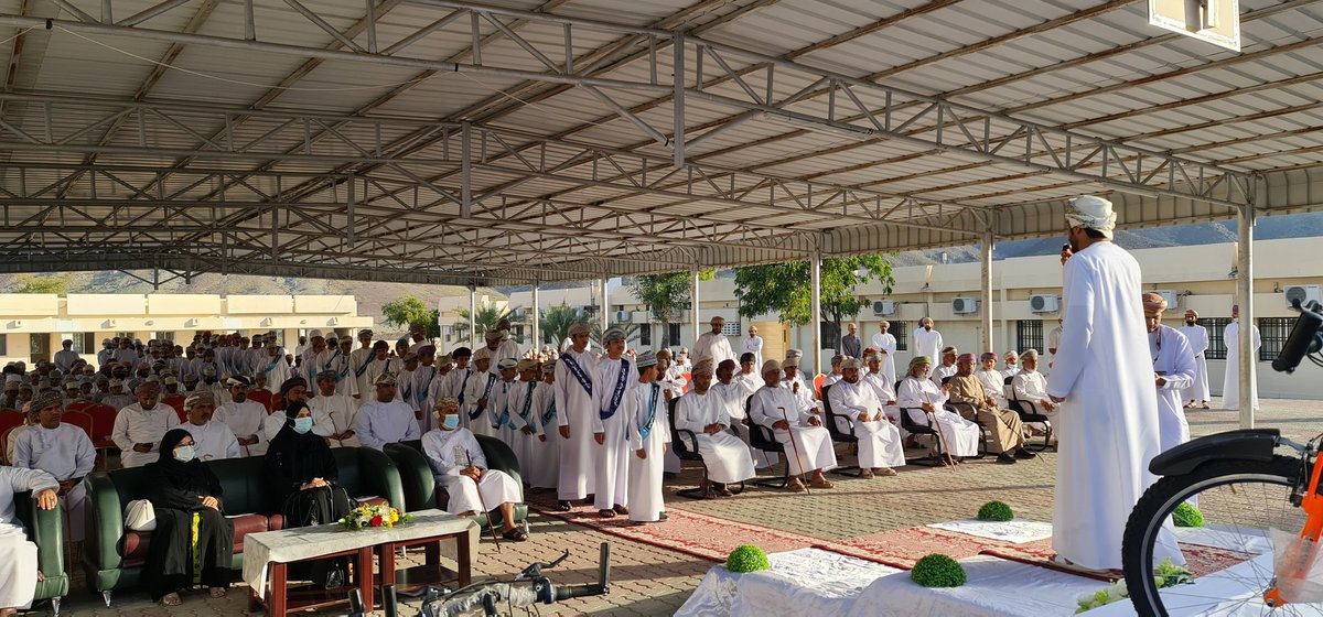 salmanfarsischo's tweet photo. #سلمان_العطاء
#تكريم_المجيدين 
سلمان تكرم مجيدي الفصل الدراسي الأول تحت رعاية الاستاذه زوينة بنت سيف المزروعية المديره العام للتربية والتعليم بالظاهرة وبحض��ر اولياء أمور الطلبة https://t.co/yo6GokQMyh