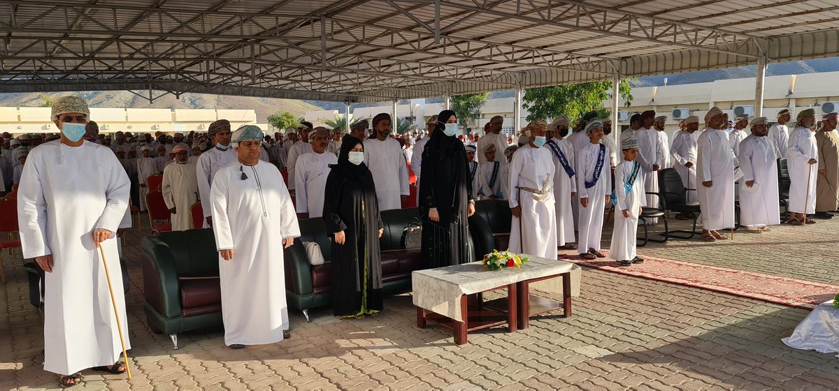 salmanfarsischo's tweet photo. #سلمان_العطاء
#تكريم_المجيدين 
سلمان تكرم مجيدي الفصل الدراسي الأول تحت رعاية الاستاذه زوينة بنت سيف المزروعية المديره العام للتربية والتعليم بالظاهرة وبحض��ر اولياء أمور الطلبة https://t.co/yo6GokQMyh