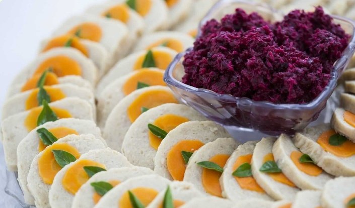 senderel's tweet photo. @ManischewitzCo Sliced gefilte fish https://t.co/NiuuZtu2vP