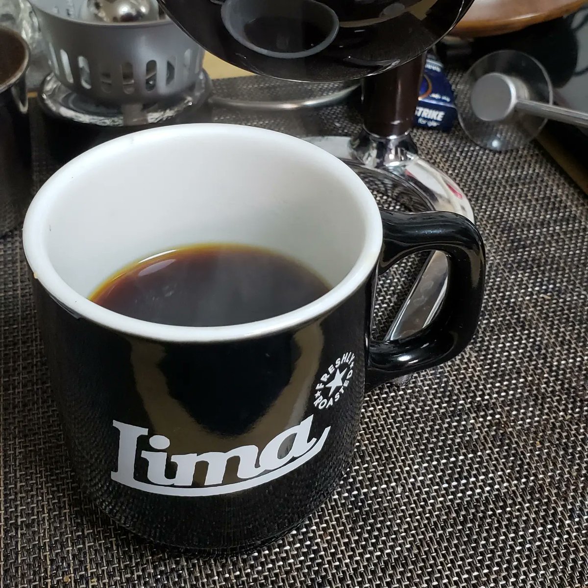 sora20180's tweet photo. 3時のティーブレイク
LIMACOFFEEさんの
Bolivia
今日はサイフォンで
ネルではなくペーパーフィルター
使って30g 400ccの水
抽出は360cc
ネルに比べて だいぶんスッキリする
個人的にはネルフィルターの方が
好きかな
#LIMACOFFEE
#Bolibia
#サイフォン
#おうちカフェ
#コーヒー好きな人と繋がりたい https://t.co/pWTb9UGa7G