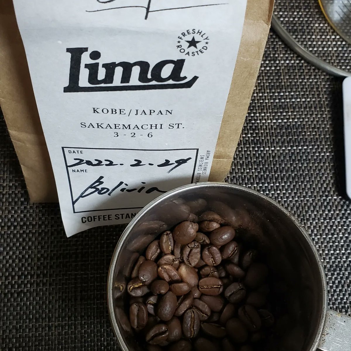 sora20180's tweet photo. 3時のティーブレイク
LIMACOFFEEさんの
Bolivia
今日はサイフォンで
ネルではなくペーパーフィルター
使って30g 400ccの水
抽出は360cc
ネルに比べて だいぶんスッキリする
個人的にはネルフィルターの方が
好きかな
#LIMACOFFEE
#Bolibia
#サイフォン
#おうちカフェ
#コーヒー好きな人と繋がりたい https://t.co/pWTb9UGa7G