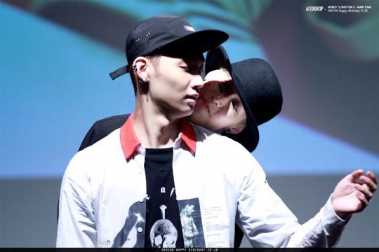 Stangot7Ph's tweet photo. This be Mark once he's out of quarantine (and after hearing JAY B's dramatic ass on radio) knowing full well he's gonna be forgiven easily 😂😂😂

[#GOT7 #갓세븐 @GOT7Official #JAYB #JB #Jaebeom @jaybnow_hr #MarkTuan @marktuan #MarkBeom #MarkBum #GOT7StillAlive #GOT7FOREVER ] https://t.co/lu9c4AFt0S