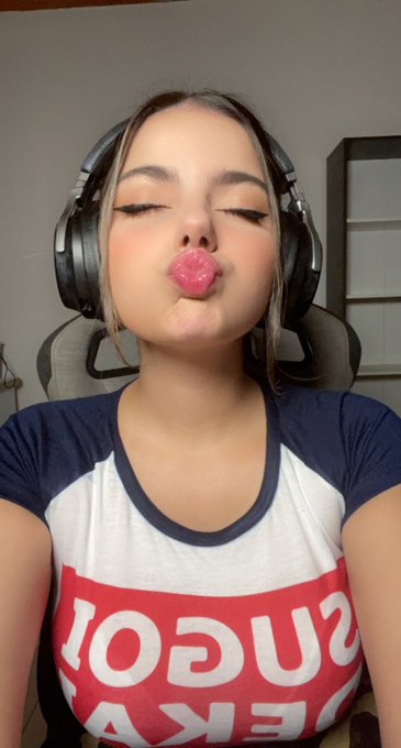Estoy en directo si no ven&iacute;s te golpeo :D   https://t.co/MQwEjXVu9p https://t.co/MQwEjXVu9p https://t