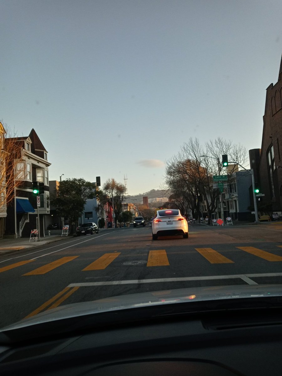 JayDee2022's tweet photo. That cloud looks suspicious. https://t.co/GJ63LNCo82
