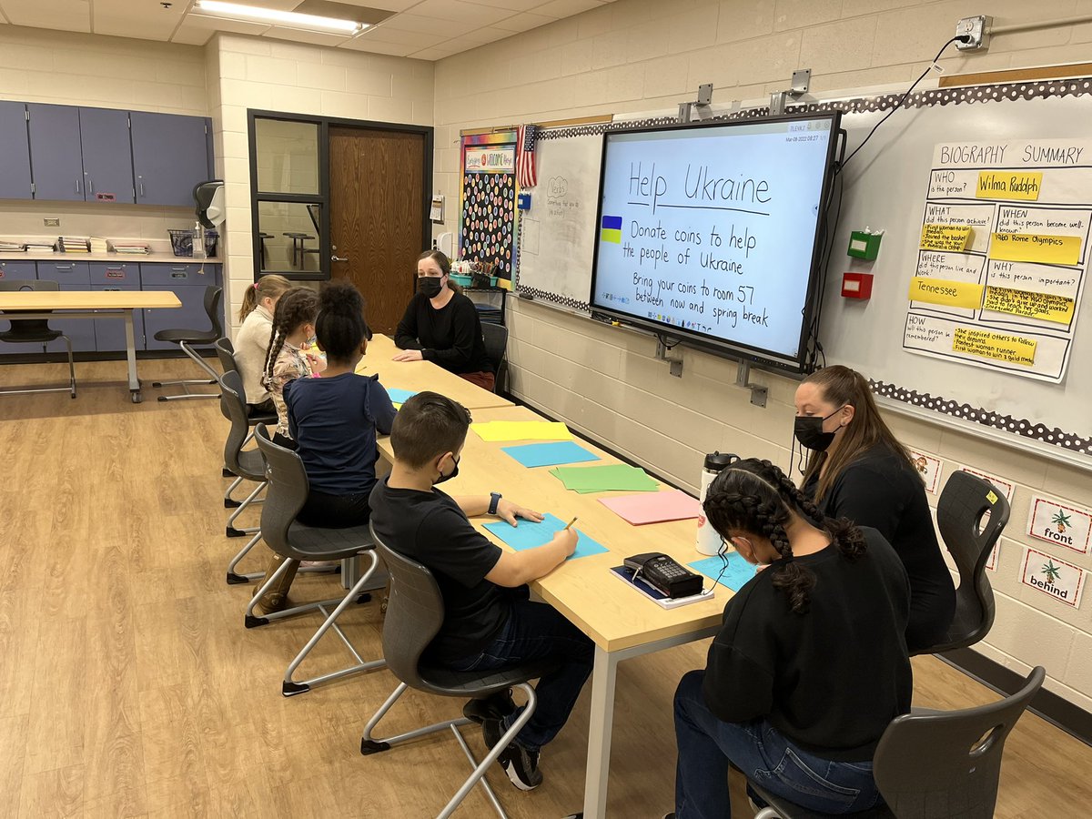 MrsBermanD76's tweet photo. These incredibly thoughtful 3rd graders wanted to find a way to help children and their families in Ukraine, so they teamed up with the WOIS Student Council and helped organize a coin collection to donate to #UNICEF 💛💙 @MrsBrodskyD76 @DLDistrict76 @Kurt_Preble @mrs_clementD76 https://t.co/cpvoVotPNk