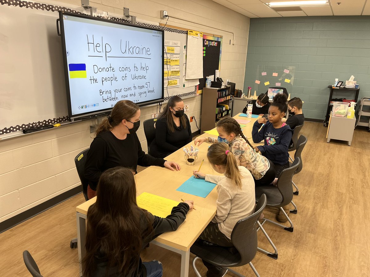 MrsBermanD76's tweet photo. These incredibly thoughtful 3rd graders wanted to find a way to help children and their families in Ukraine, so they teamed up with the WOIS Student Council and helped organize a coin collection to donate to #UNICEF 💛💙 @MrsBrodskyD76 @DLDistrict76 @Kurt_Preble @mrs_clementD76 https://t.co/cpvoVotPNk