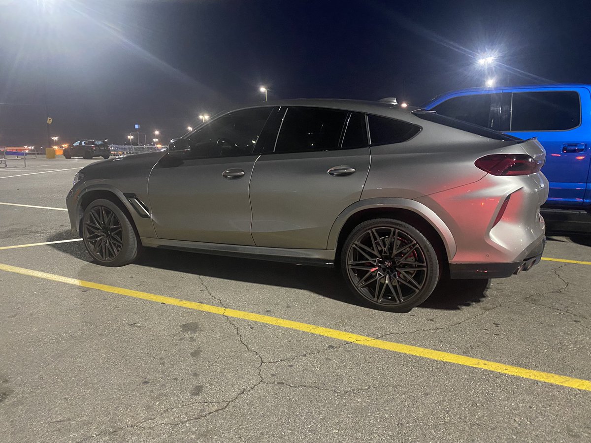 JJRyanOnAir's tweet photo. Ohhhhh man. π€€π₯ Spotted this sexy thing tonight. Not my favorite color but still looks incredible. My 1st time seeing one in person. #BMW #X6Competition https://t.co/bK3iwV1noD