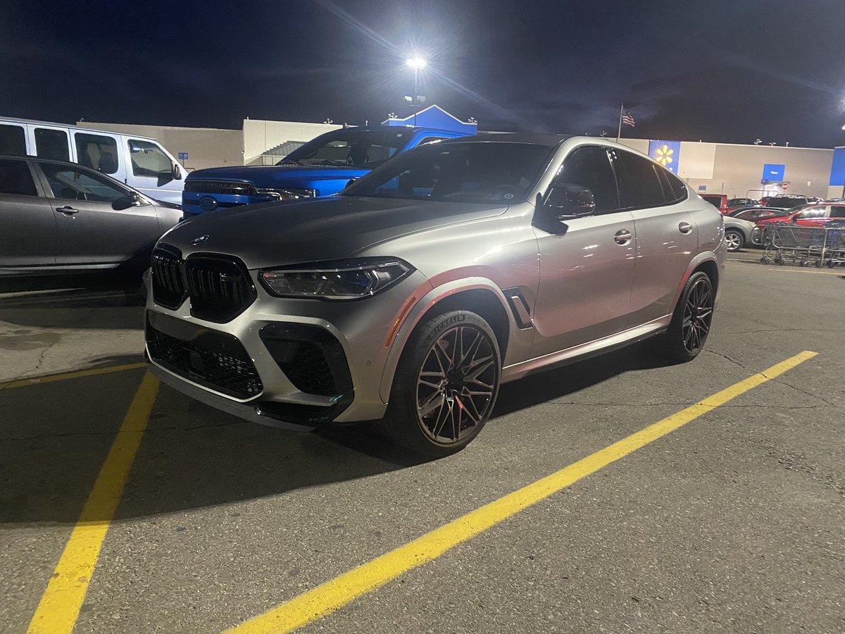 JJRyanOnAir's tweet photo. Ohhhhh man. π€€π₯ Spotted this sexy thing tonight. Not my favorite color but still looks incredible. My 1st time seeing one in person. #BMW #X6Competition https://t.co/bK3iwV1noD