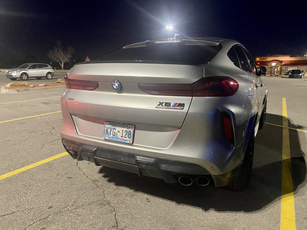 JJRyanOnAir's tweet photo. Ohhhhh man. π€€π₯ Spotted this sexy thing tonight. Not my favorite color but still looks incredible. My 1st time seeing one in person. #BMW #X6Competition https://t.co/bK3iwV1noD