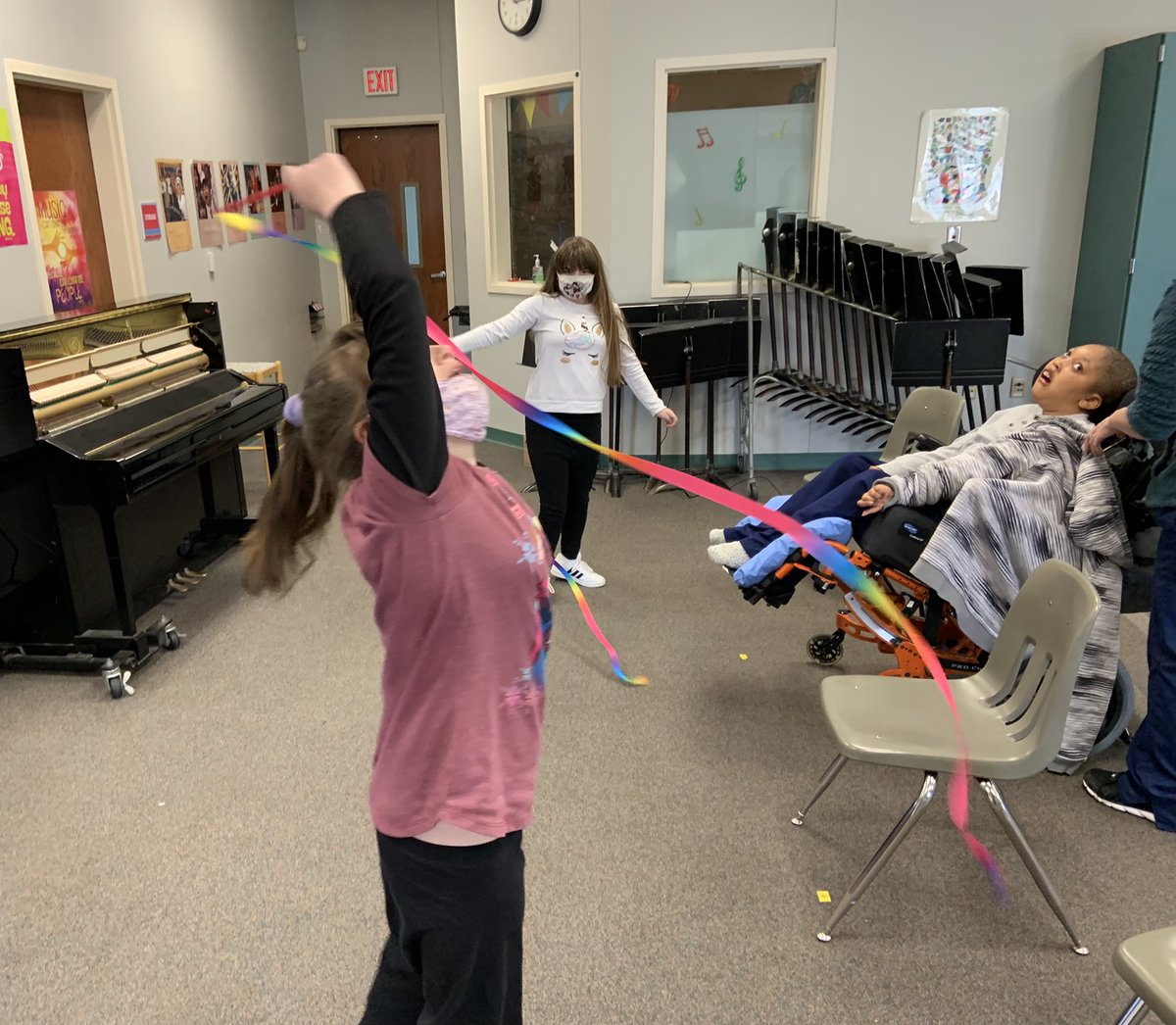 MrsDillonSings's tweet photo. These students from @CIS_Casseday’s class bring me so much joy! I am so lucky to get to teach them! Puzzles, games, books, music…we have all the fun! @CISKnights #relatecreateinnovate @Kings_Schools https://t.co/AtcdUYKSRd