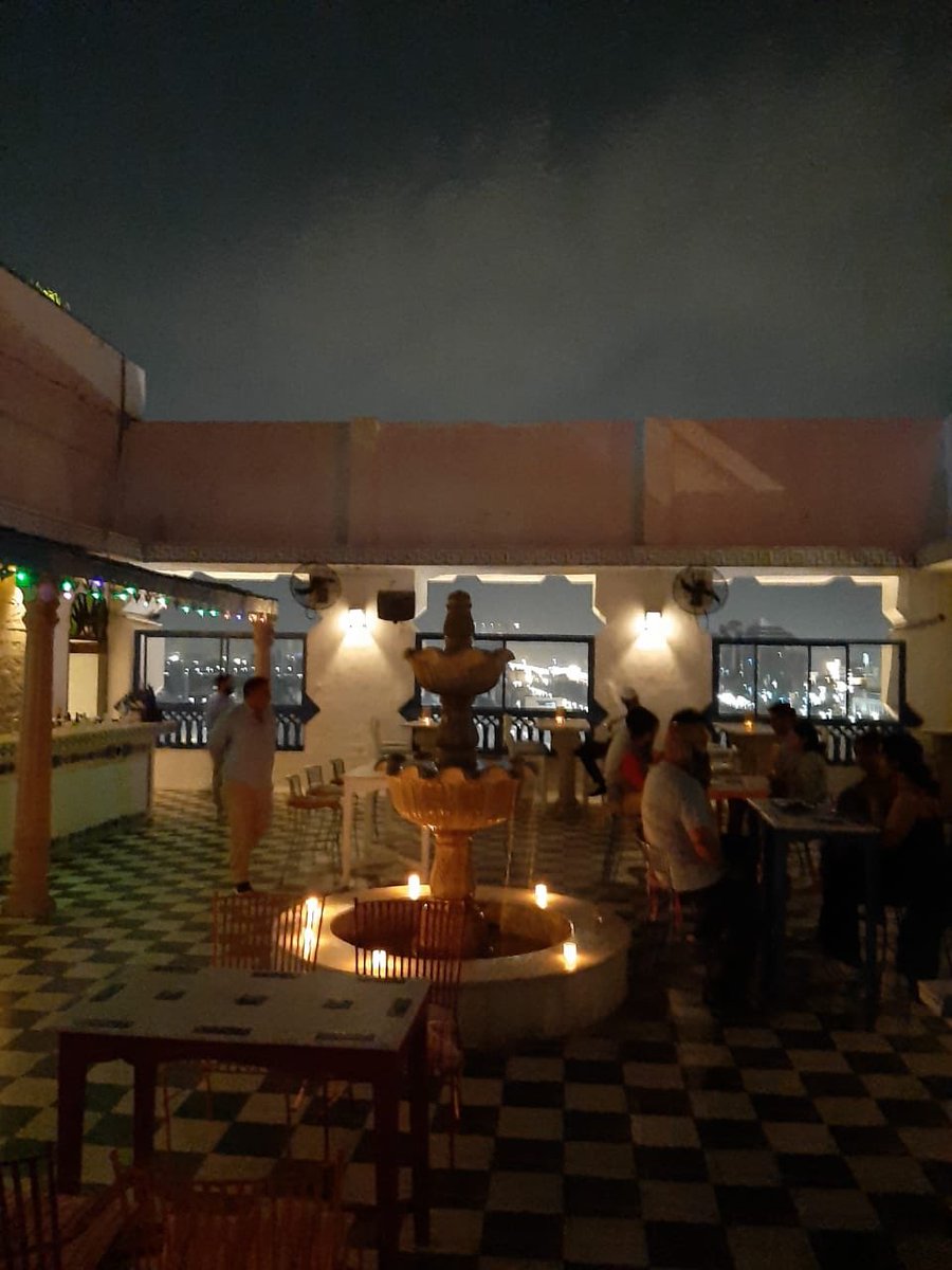 geetaslist's tweet photo. Open to sky roof top bar.Go solo or or meet fellow lit- festers- I did a bit of both 😀 Ta Blue at Clark’s Amer @ClarksAmer @JaipurLitFest #aboutlastnight #offline #jlf22 #clarksamer https://t.co/3DyMBd5wm3