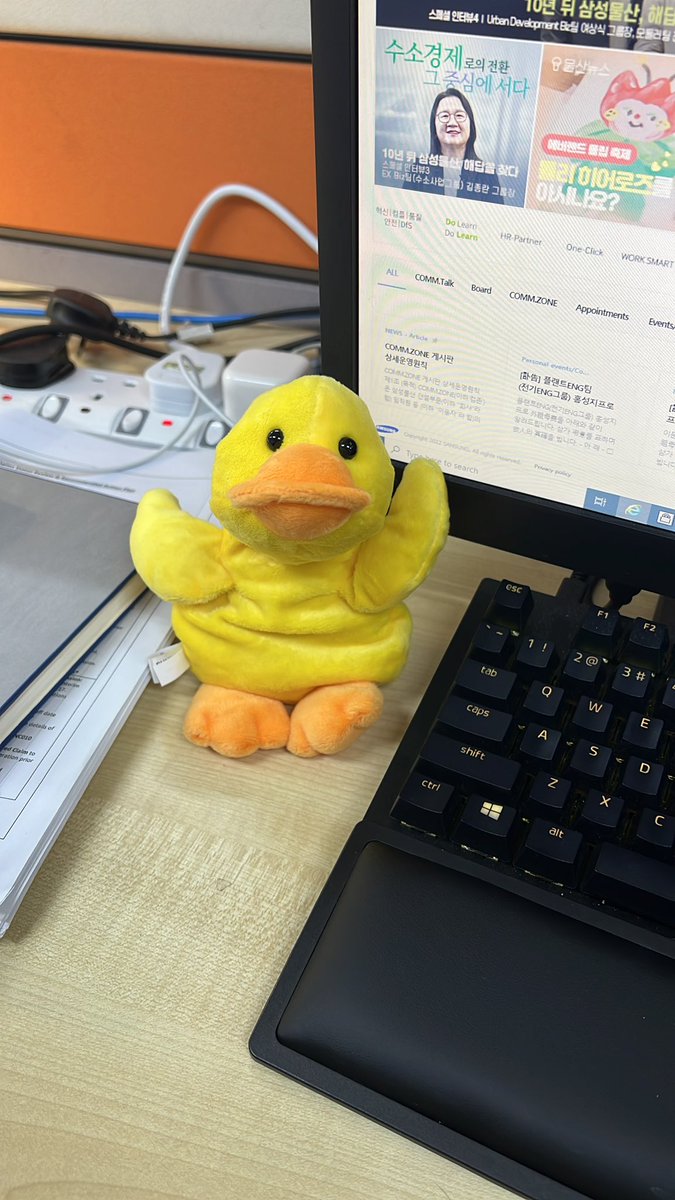 darisaurr's tweet photo. meet my new buddy at work https://t.co/Dz2enIZHPp