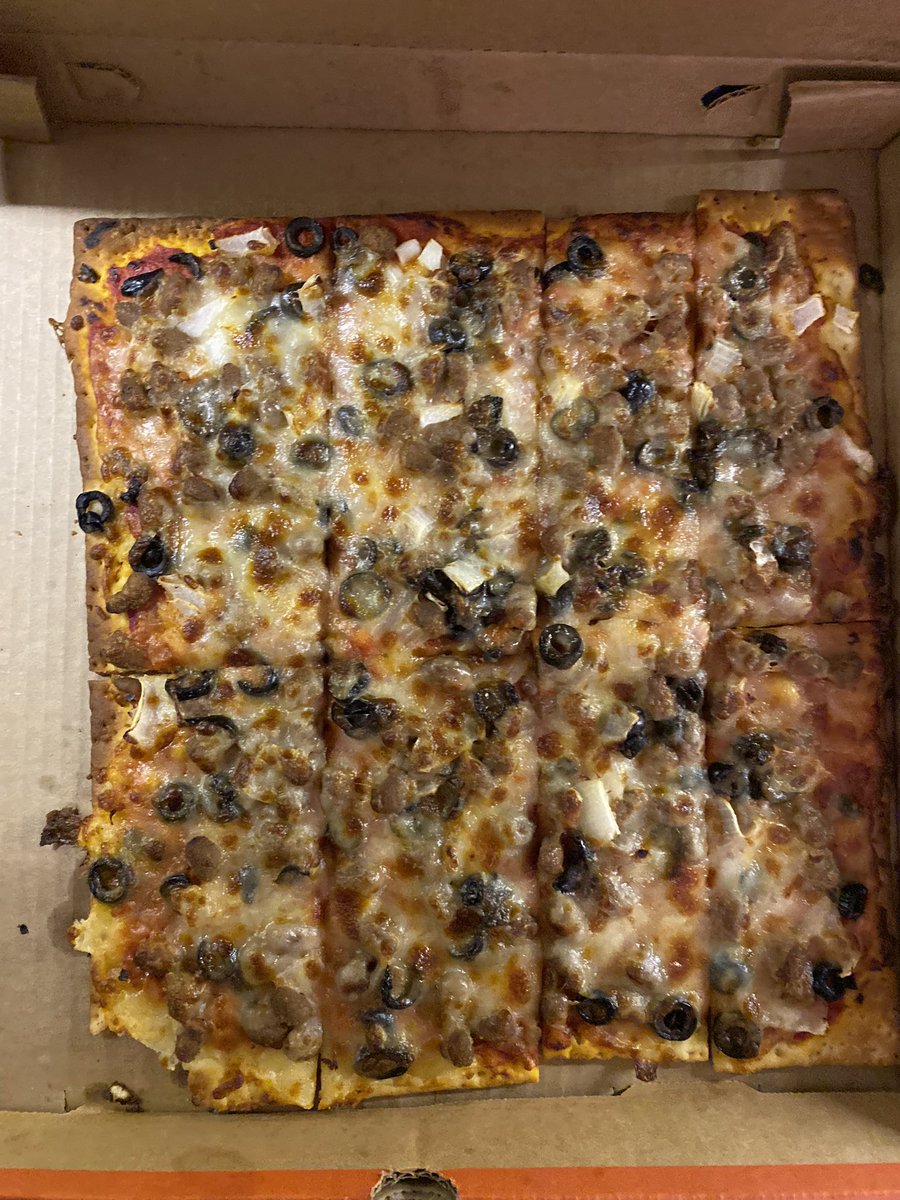 dpmuller's tweet photo. @caseysgenstore is this pizza gluten free? Asking for my bowels. https://t.co/9NfDrqu19H