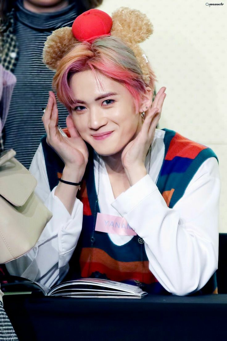 hourly_yanan's tweet image. Hello and welcome 🌌!! This is an account dedicated to hourly pictures, gifs, videos and more of Yanan of @CUBE_PTG 

[#YANAN #옌안 #PENTAGON]