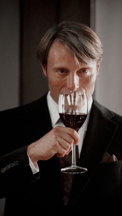 dinoleestuff's tweet photo. Hannibal and wine https://t.co/Jf5bBS4WwU