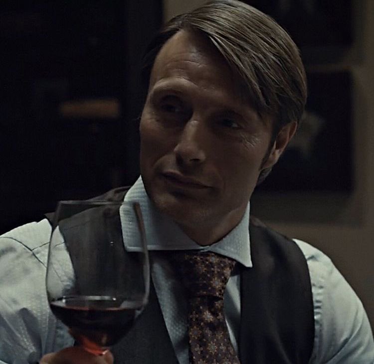 dinoleestuff's tweet photo. Hannibal and wine https://t.co/Jf5bBS4WwU