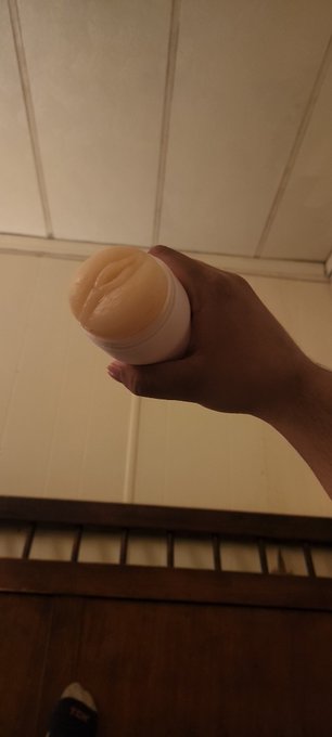 I might have just recorded myself fucking my toy and cumming (with sound on) 👀🙈 hmu if you'd be interested
