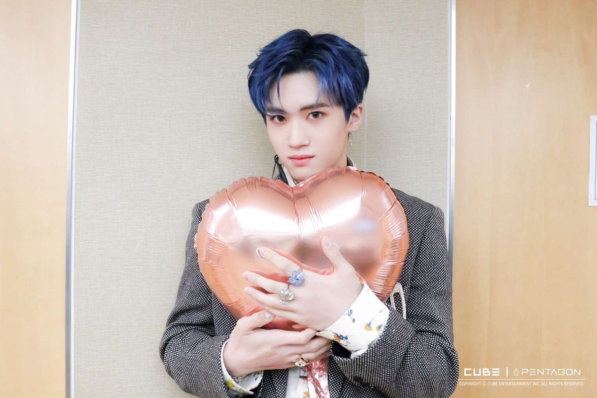 hourly_yanan's tweet image. Hello and welcome 🌌!! This is an account dedicated to hourly pictures, gifs, videos and more of Yanan of @CUBE_PTG 

[#YANAN #옌안 #PENTAGON]