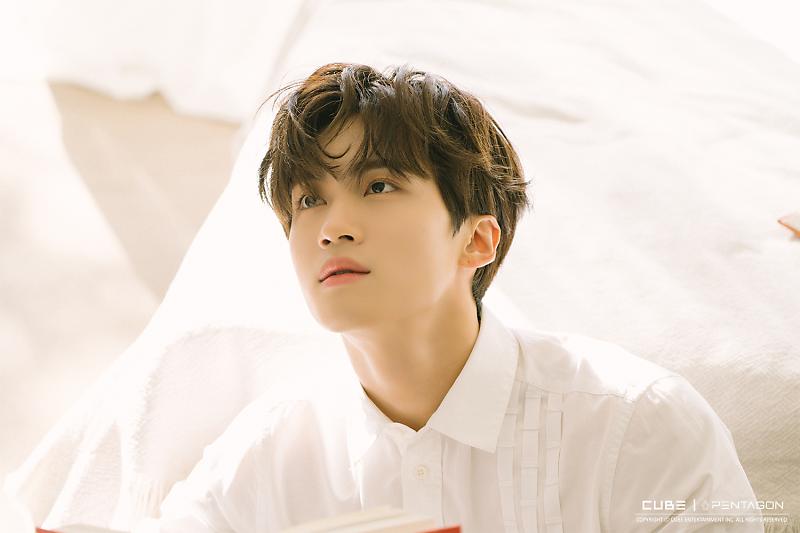 hourly_yanan's tweet image. Hello and welcome 🌌!! This is an account dedicated to hourly pictures, gifs, videos and more of Yanan of @CUBE_PTG 

[#YANAN #옌안 #PENTAGON]