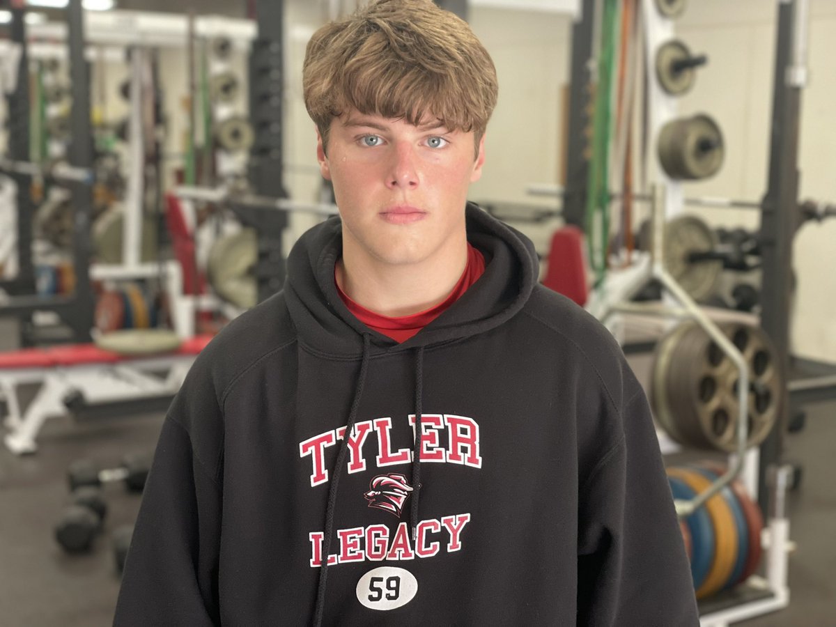 Jason_Howell's tweet photo. Tyler Legacy 2024 LB Brooks Gallagher
checks in at a solid 5-11, 190 and he can get downhill in a hurry. Also shows some nice lateral quickness in on thr second level of the Legacy defense

@Brooksgallaghe7 | @CoachJoeWillis | @TylerLegacyFB https://t.co/QTYIrRuHnU