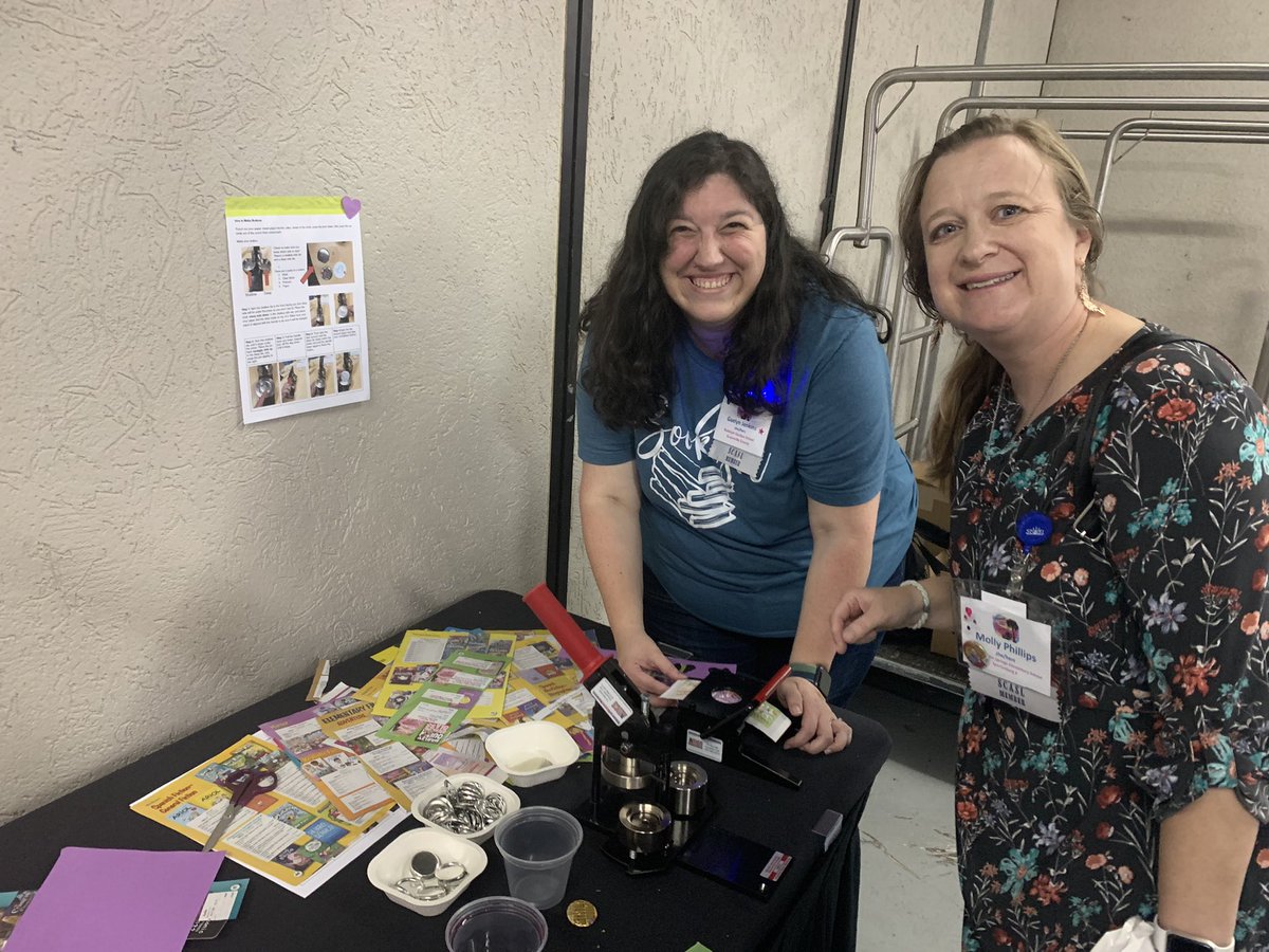 Checking out the bling your badge <a href="/SCASLNet/">SCASL</a> #scasl22 with @GaelynJenkins