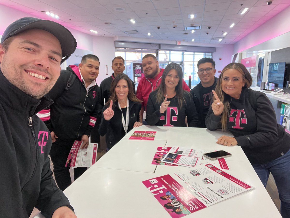 Awesome afternoon visiting stores with Market Director, Jordana Thorburn…
<a href="/JordanaThorburn/">Jordana Thorburn</a> <a href="/jamie_woodruff9/">Jamie Woodruff</a> <a href="/jorge_alvarez33/">Jorge Alvarez</a> @MichaelThinger
