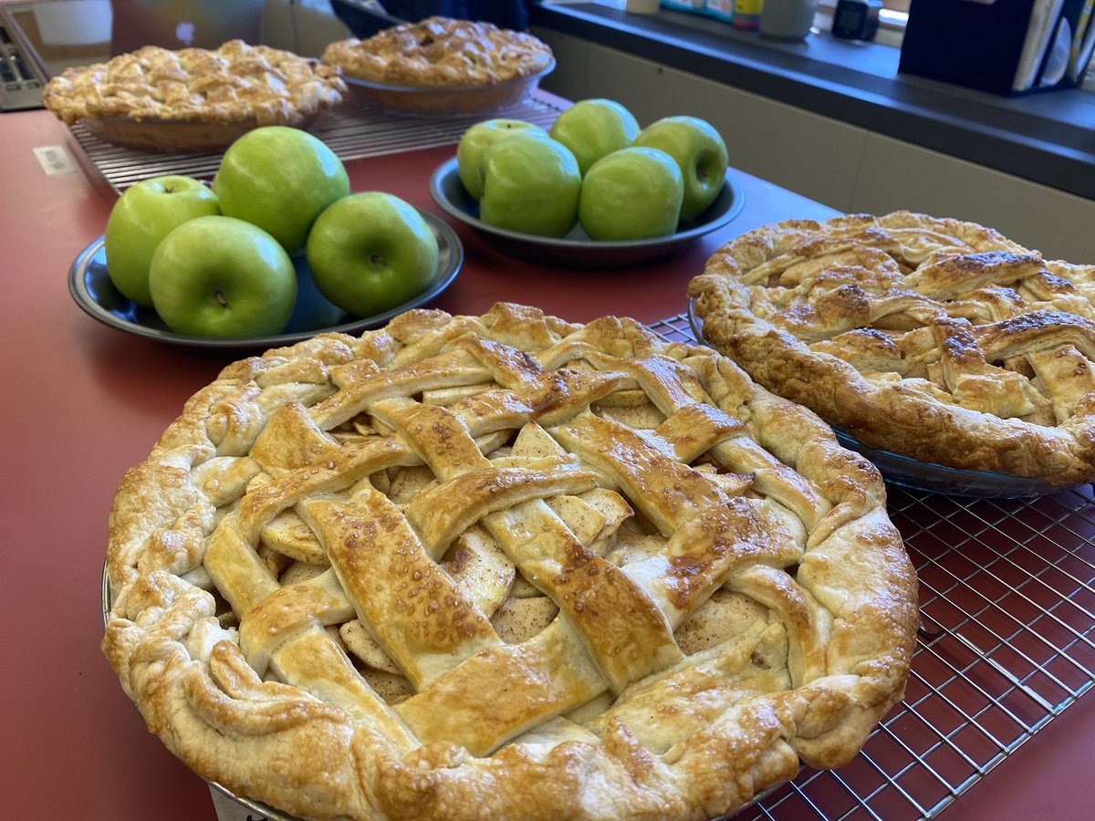 AngelaKmckeever's tweet photo. Throw back to pie week last semester🥧 #everythinghomemade #culinaryartseducation https://t.co/B93GHSHc6V