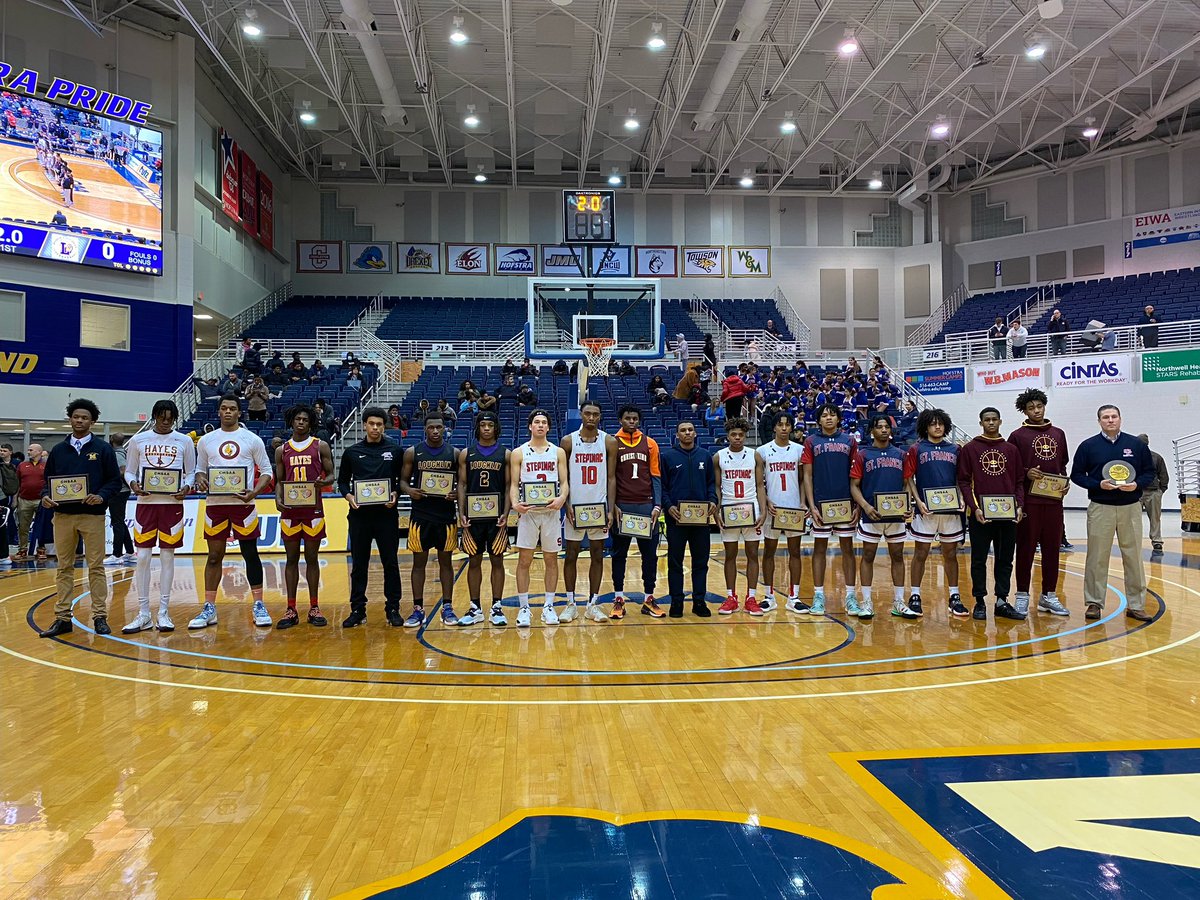 2021-2022 ‘AA’ All League Team, Coach of the Year and Player of the Year! Congratulations to all! 
📷: <a href="/ShayzDayz/">Shay'z Dayz</a> 
#CHSAA