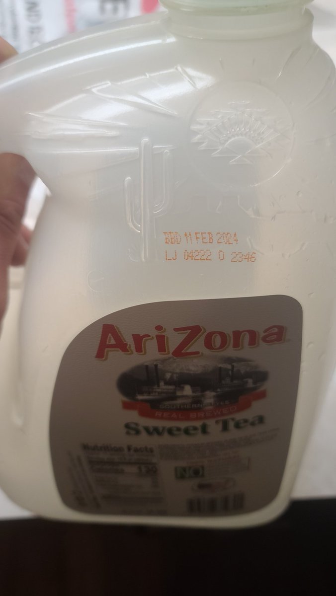 Ambazlife's tweet photo. @DrinkAriZona Can verify I checked the expiration date. https://t.co/hSdXkCME1P