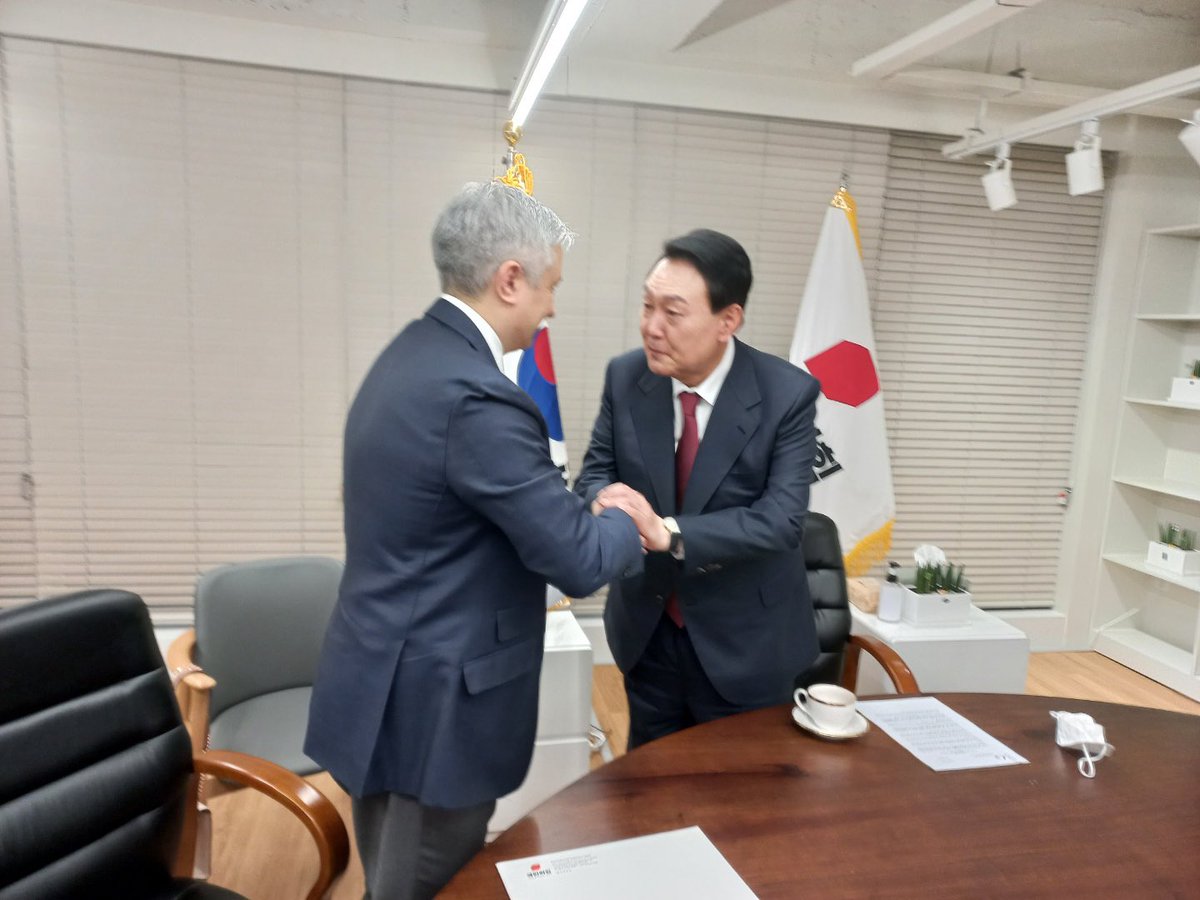 DP_UA1972's tweet photo. 윤윤석열님의 대통령 당선을 진심으로 축하드립니다! 🇺🇦와 새로운 🇰🇷의 관계가 더욱 강화되고 돈독해지기를 바랍니다! https://t.co/eV09MuOLE3