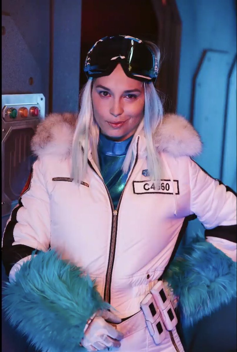 Theoriplier's tweet photo. CELINE?! https://t.co/fH0whXuiFp