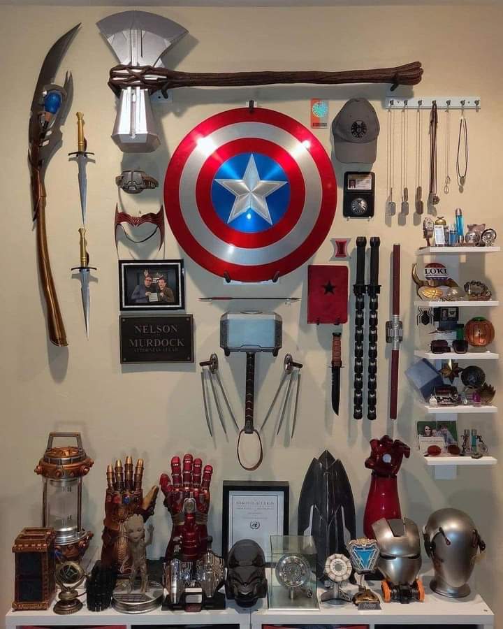 Becalima03's tweet photo. Se eu tivesse dinhero meu quarto seria assim:
#marvel https://t.co/4oEsqbVWYp