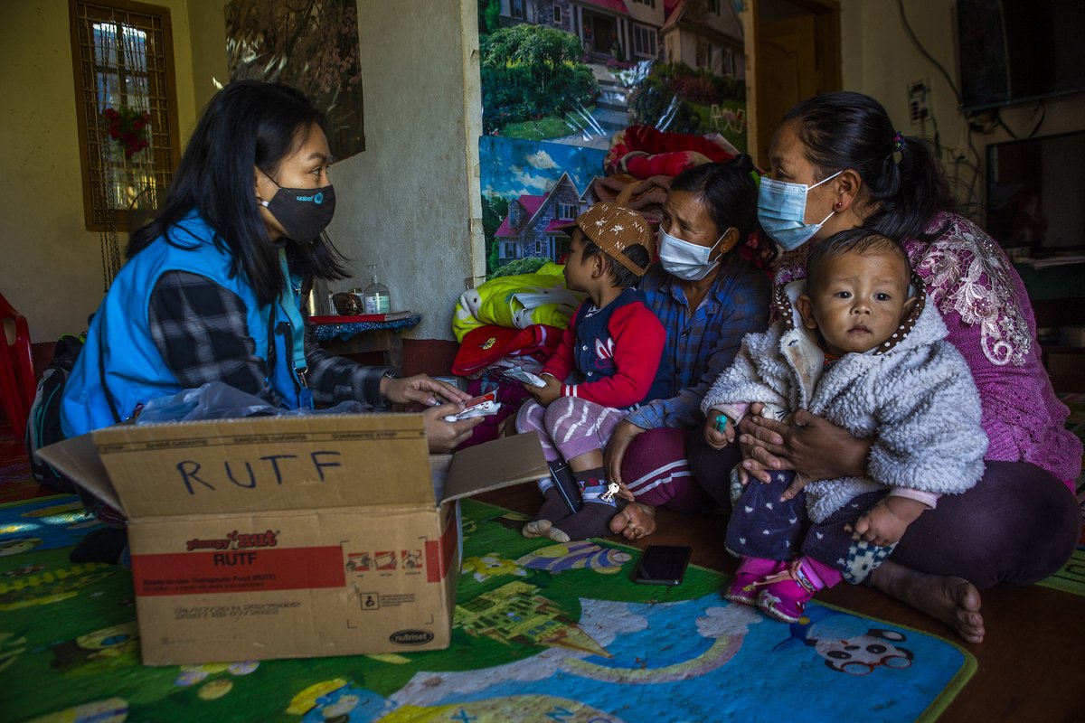 UNICEFMyanmar's tweet photo. Preventing malnutrition is at the heart of UNICEF’s work in Myanmar.  We have screened more than 35,000 children for malnutrition in the past two months, and more than 1,000 children are receiving treatment and care. 

#DeliveringForChildren https://t.co/feYKSXesr4
