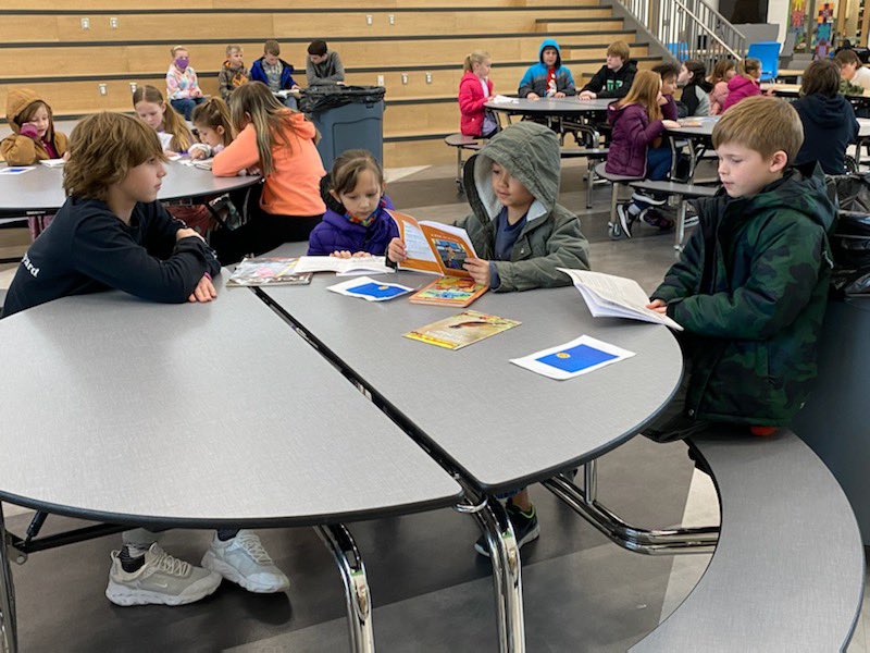 Second graders sharing the love of 📚 reading 📚 with their junior high reading buddies! @hjswildcat @SLSDmcbee @SouthwestLocal #FindYourGreatness