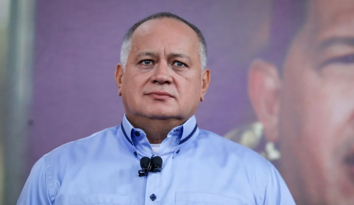 Cabello sobre reunión con EEUU: Siempre se los hemos dicho si quieren petróleo tienen que pagarlo
bit.ly/3vTlB3L

#VenezuelaSeRespeta