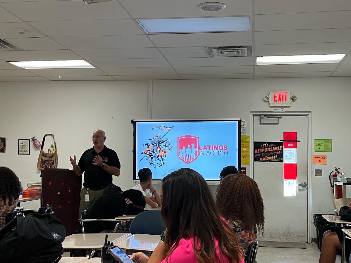 lia_jilhs's tweet photo. All our LIA classes had the opportunity to listen to Dr. Armas' story. He reminded us the importance of education, perseverance and surrounding ourselves with good people! @JILHOfficial @JesusArmasPBC @latinosinacti0n https://t.co/f9cVvN5hzc