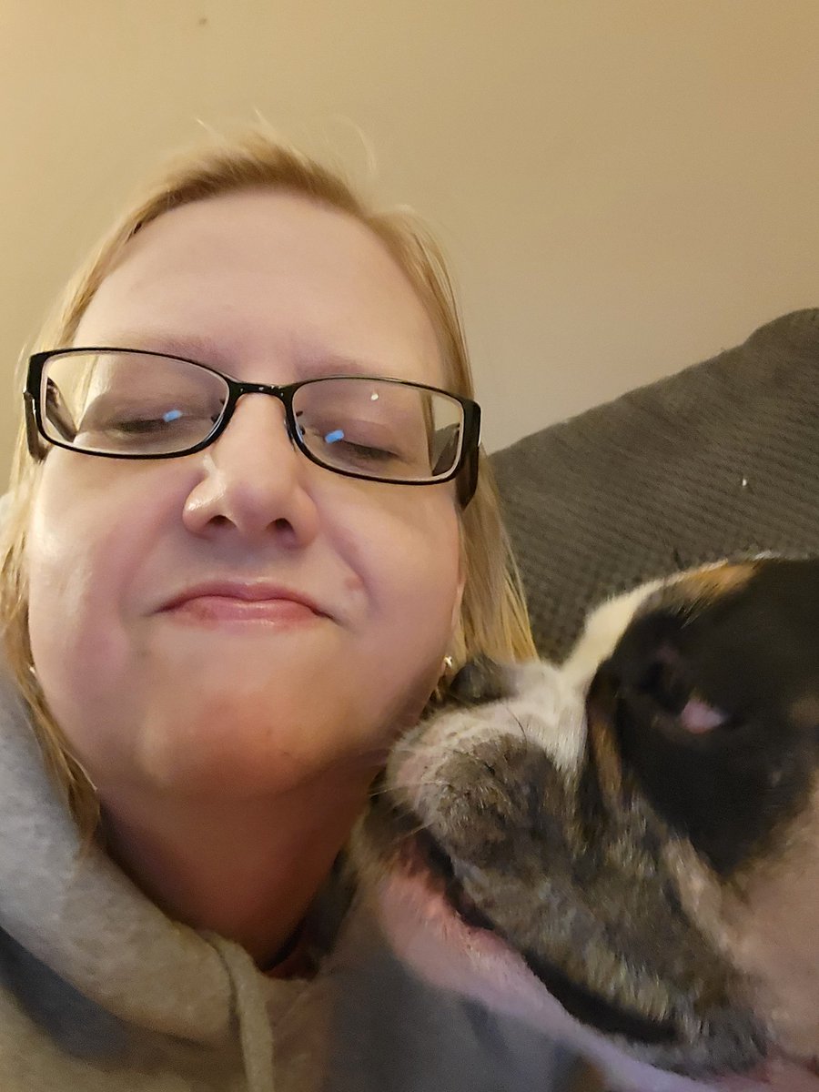 PaigeMatlock's tweet photo. You know when you choke on your own spit, which inspires a coughing fit which escalates to sneezing & then eye tearing & eventually snot running? My poor dog thought Mama was dying. If she could've called 911 I think she would have. #PoorPupper #WeOkNow #MyGirl❤ #Bulldog #YEG https://t.co/LR0ALMTZIo