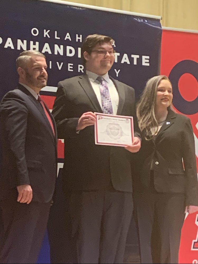 ElliottLeiann's tweet photo. Congratulations to my son #PresidentsHonorRoll #OPSU #proudmom #twoAndHalfYearsAt4PointO #BachelorBiologyChemistry https://t.co/e6vUnyWCGr
