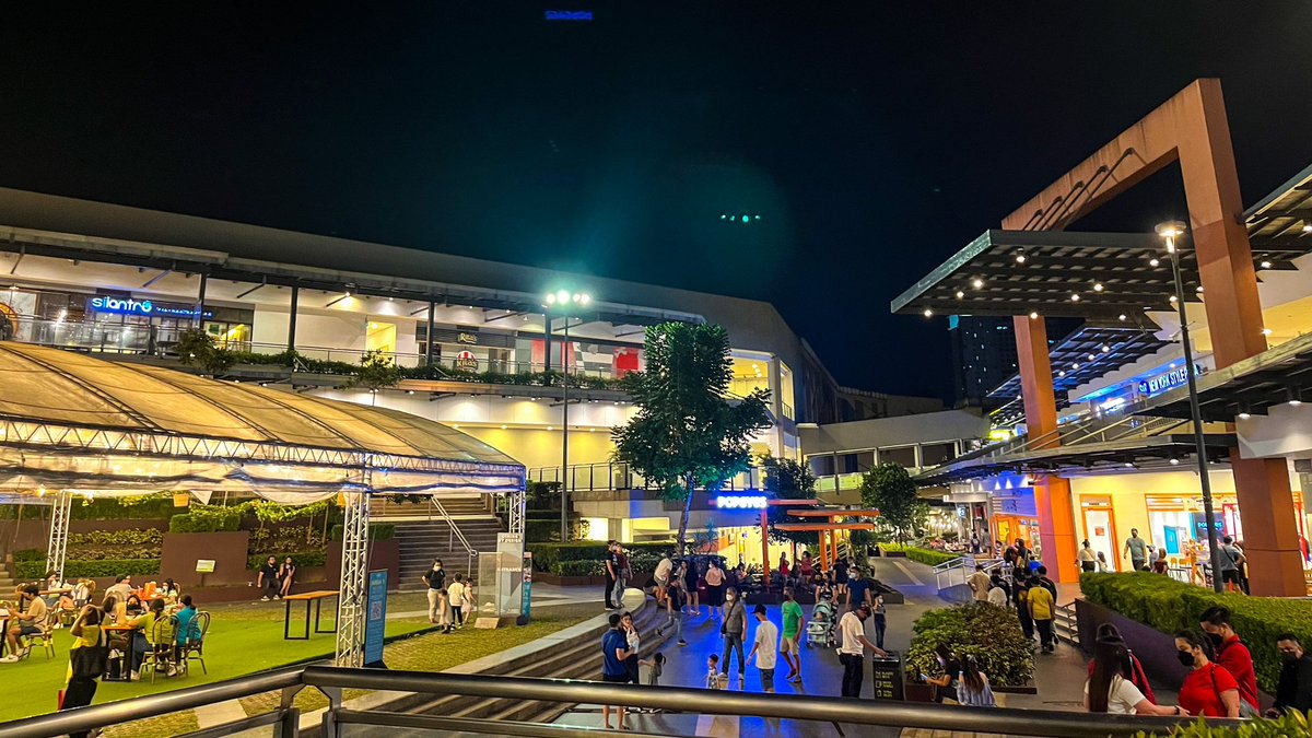 wanderfulsteps's tweet photo. Watch our Walking Tour at U.P. TOWN CENTER 🛍💚Click this link ➡️ https://t.co/CtT5S83RcB

#walkingtour #walkingtours #virtualtour #virtualtours #newnormal #newnormal
#walkingtourph #uptowncenter #uptownkatipunan #mallwalkingtour https://t.co/WHGgpD9Lef