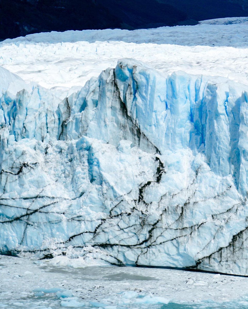 Hoy se mojaron mis cámaras por sacar estas fotos, por mala suerte se rompieron. Son en el glaciar Perito Moreno, Argentina. Estoy buscando que alguna marca de cámaras vea mis trabajos, me ayudas con un RT? + fotos en perfil